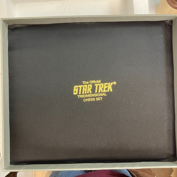 Official Star Trek Tridimensional Chess Set NIB AAA4095 - Picture 3 of 13